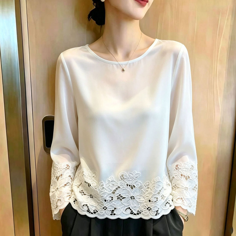 European High-End White Lace Hem Plus-Size Top for Women, 2026 Autumn New Luxury Round-Neck Hollow-Out Blouse European High-End White Lace Hem Plus-Size Top for Women, 2026 Autumn New Luxury Round-Neck Hollow-Out Blouse