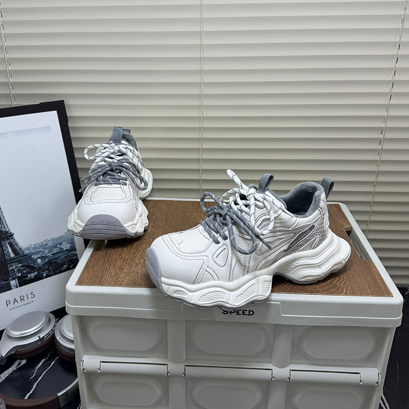 Зимняя женская обувь daddy shoes на толстой бархатной подошве; новинка 2025 года; теплые, универсальные, легкие и увеличивающие рост модные повседневные белые туфли