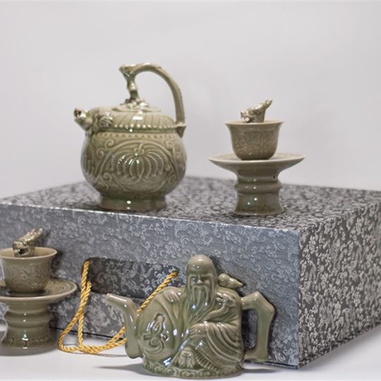 Yaozhou porcelain inverted Liuzhujieying fair cup with two hearts mandarin duck pot three-piece set six-piece gift box Shaanxi characteristics