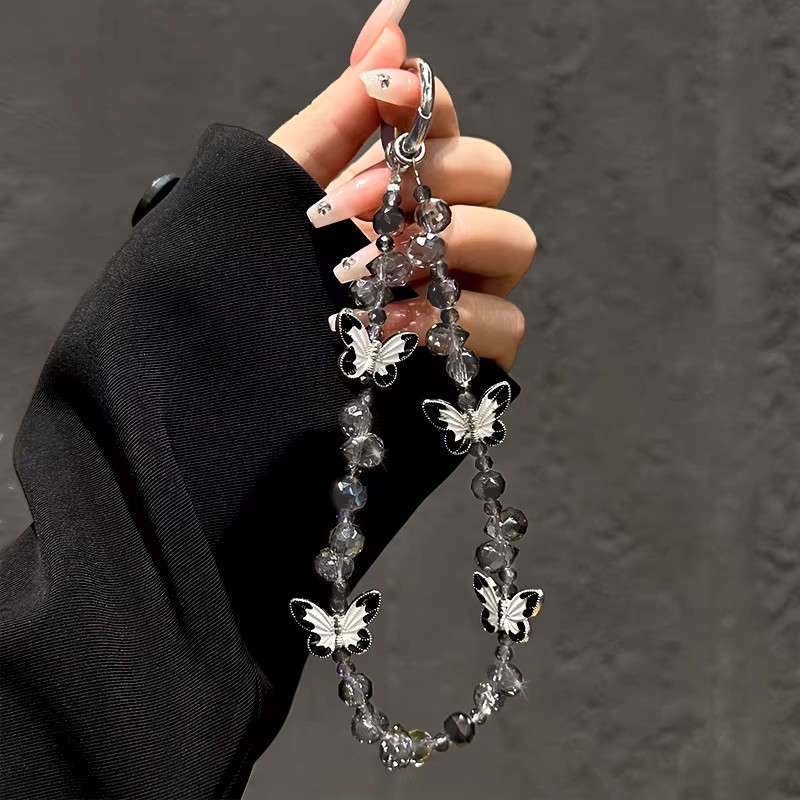 This is a stylish and sophisticated butterfly crystal handbag chain for mobile phones, perfect for adding a touch of luxury. It's a unique and elegant portable phone lanyard, a chic accessory for women, and a great choice for keychains, bags, and beaded bracelets. It's a new style.
