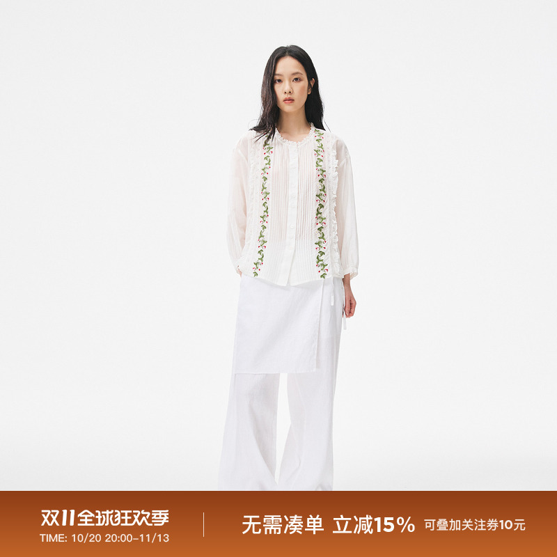 Nw8 0En《Lucky》Small Strawberry Embroidered Silk Cotton Blouse with Ruffled Edges and Lace Trim