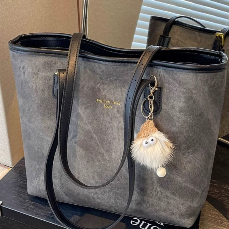 Spring and Summer New Versatile Shoulder Commuter Bag, High-End Fashion Large-Capacity Tote Bag, Female Student Class Bag