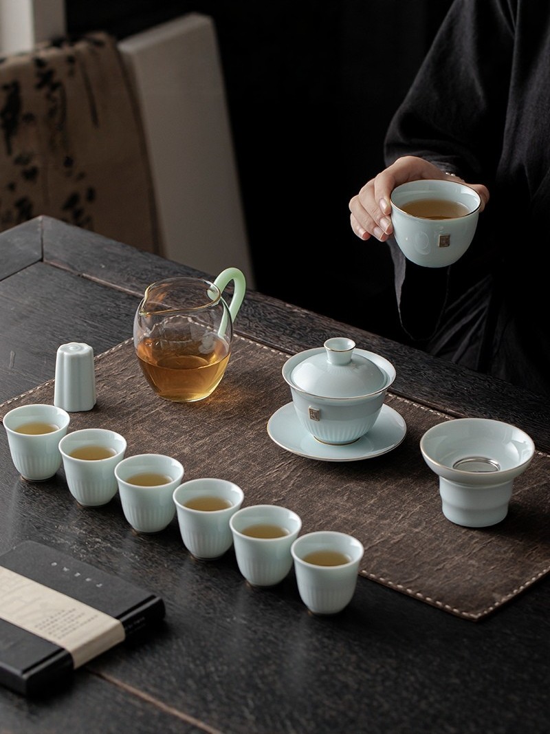 Ceramic Kung Fu Tea Set for Personal Tea Brewing, High-End Luxury for Home and Office, Gift Tea Cups in a Gift Box