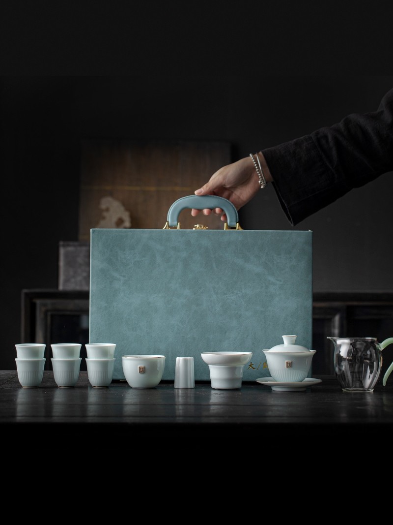 Ceramic Kung Fu Tea Set for Personal Tea Brewing, High-End Luxury for Home and Office, Gift Tea Cups in a Gift Box