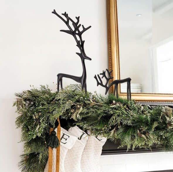 国境を越えた2体セットの黒いトナカイの像、合金製のクリスマス置物、黒いトナカイの像