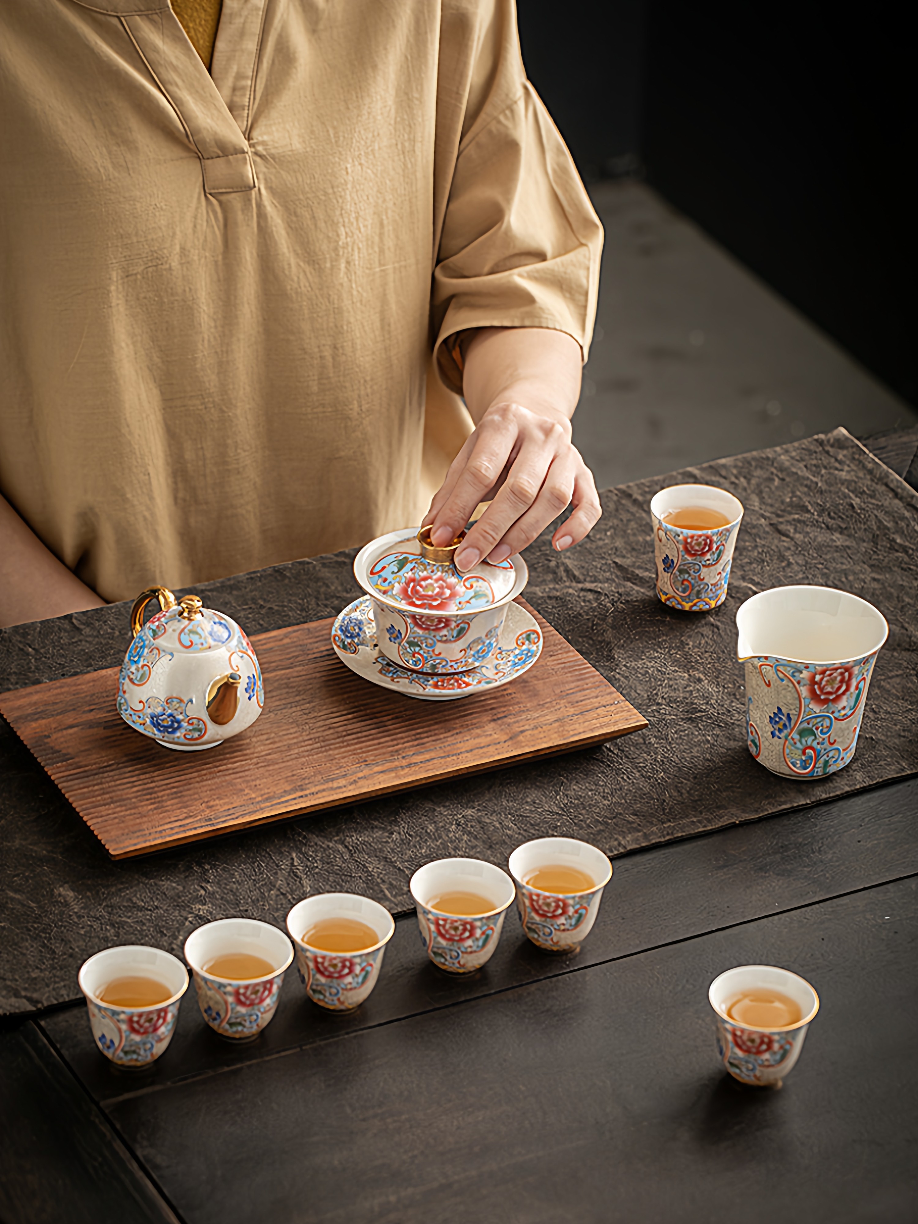 High-End Silver Filigree Kung Fu Tea Set for Home Use, Light Luxury Ceramic Teapot with Gold-Painted Lid Bowl, Exquisite Tea Cup Gift Box Set