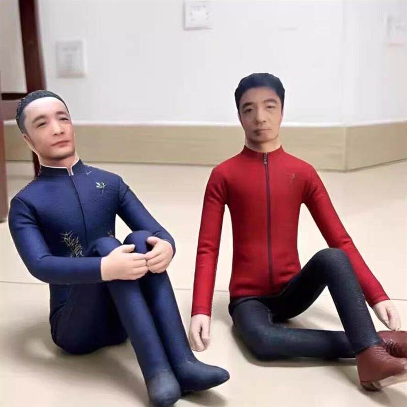 春節ガラで紹介された、人間型をしたサベイニンの干しネズミぬいぐるみは、人気の商品であり、友人への贈り物にも最適です。