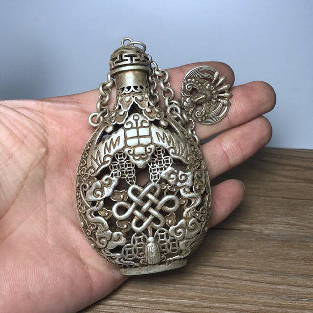 Antiques, miscellaneous folk customs, handmade old silver jewelry, Miao silver sachet, hollow open-carved Kirin offering longevity silver pendant pendant
