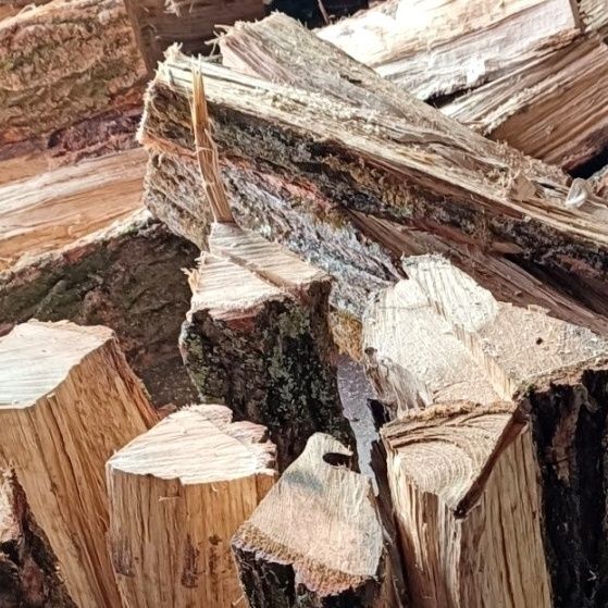 Sichuan Green Oak Wood for Home Use, High-Temperature Resistant Green Oak Logs Can Be Used as Firewood for Outdoor Gardens and Guesthouses Sichuan Green Oak Wood for Home Use, High-Temperature Resistant Green Oak Logs Can Be Used as Firewood for Outdoor Gardens and Guesthouses