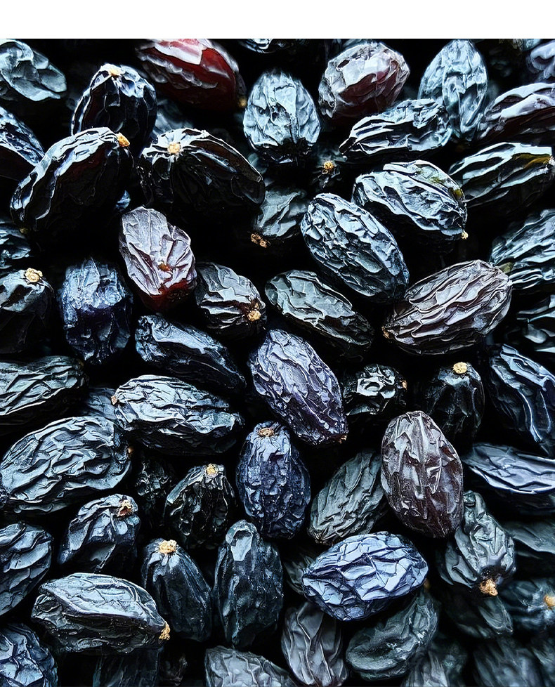 Dried Black Currant Raisins Heijialun Xinjiang Culinary Dried Fruit 2 lb Bulk Pack in use