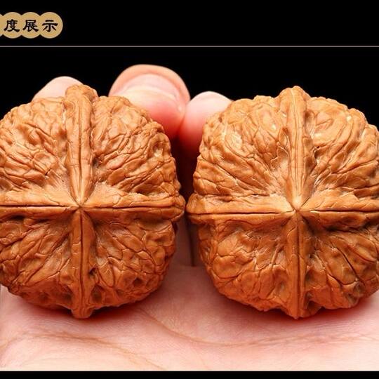 文玩云南野外生铁核桃四棱药包小众异形盘玩男女随身手把件四座楼