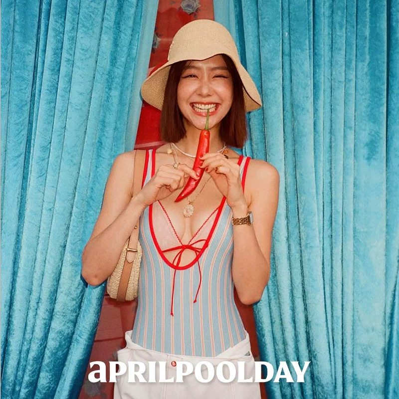 [Официально аутентичный] [VOGUE стиль] красивый одно piece купальник aprilpoolday для отпуска на пляже