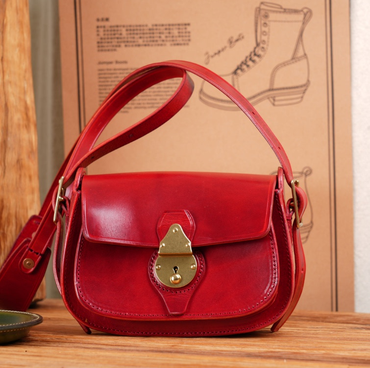 [Exclusive to Sisi] Retro-Style Women's Crossbody Bag with Handmade Metal Buckle Decoration and Elegant Design - L11287