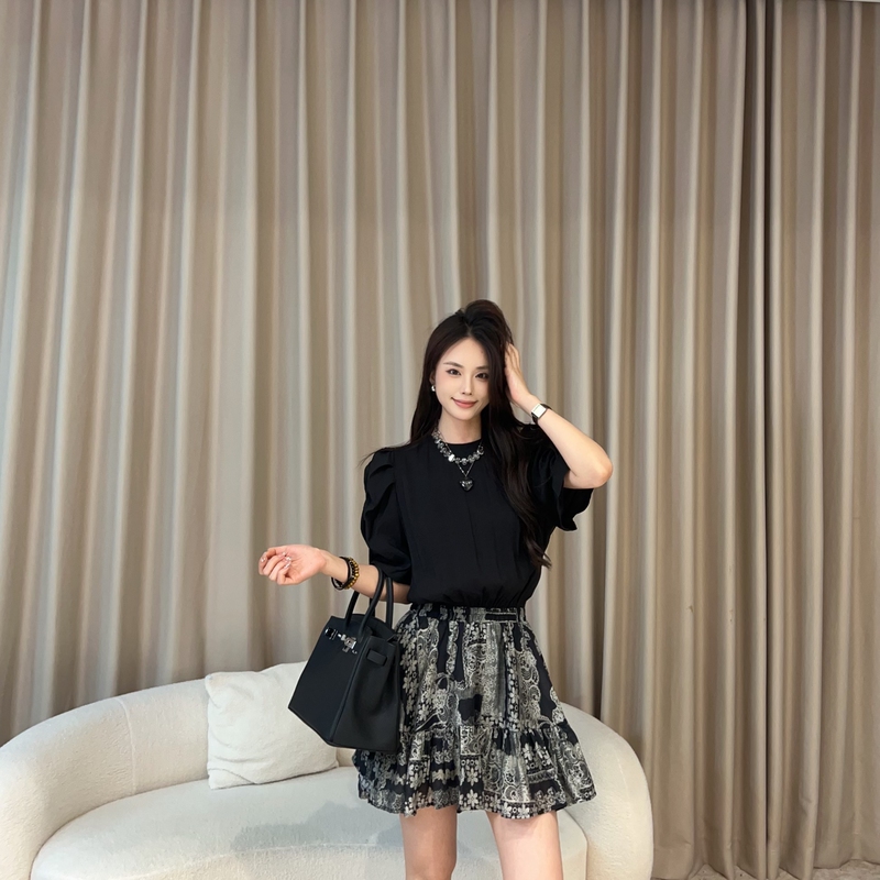 6.17 in Stock: High-End and Elegant Puff-Sleeve Floral Jumpsuit Dress # Limited Purchase for Single Orders 6.17 in Stock: High-End and Elegant Puff-Sleeve Floral Jumpsuit Dress # Limited Purchase for Single Orders