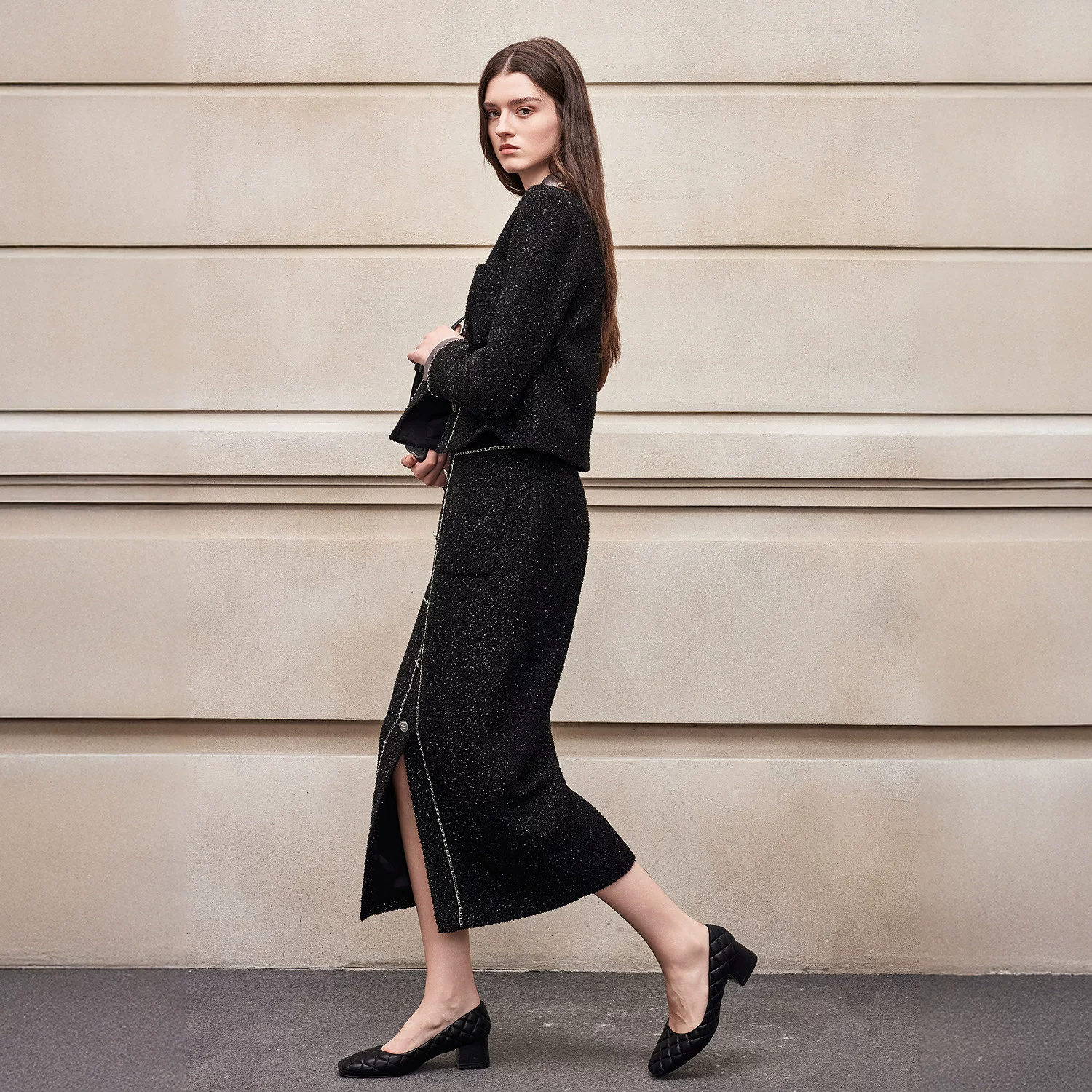 Демисезонная металлическая короткая куртка, тренд сезона, стиль Chanel