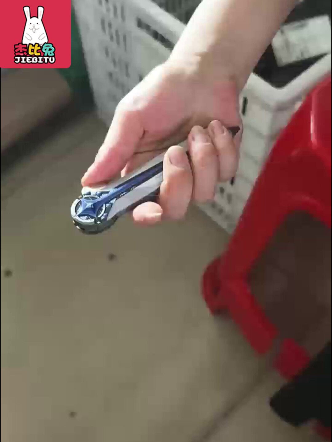 40➕极品三角白狮子手持 三角洲行动北极星刀：游戏与现实的金属交汇_游戏_淘宝游戏网