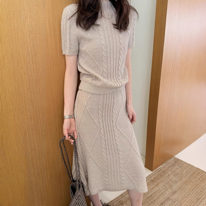 Hera/2026 Autumn Retro Twist Pattern Stand Collar Wool Knitwear Top Set Women's Versatile A-Line Skirt Hera/2026 Autumn Retro Twist Pattern Stand Collar Wool Knitwear Top Set Women's Versatile A-Line Skirt