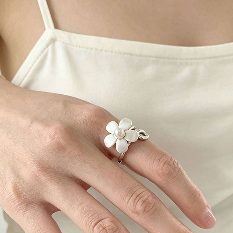 Korean small flower curled pearl ring, silver flower temperament, cute and playful, versatile index finger ring, light luxury ring