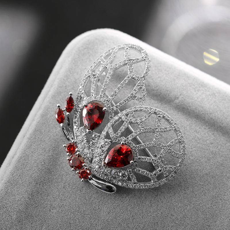 Trendy and fashionable Japanese and Korean style insect and butterfly metal coat brooch badge for women's anti-exposure pin