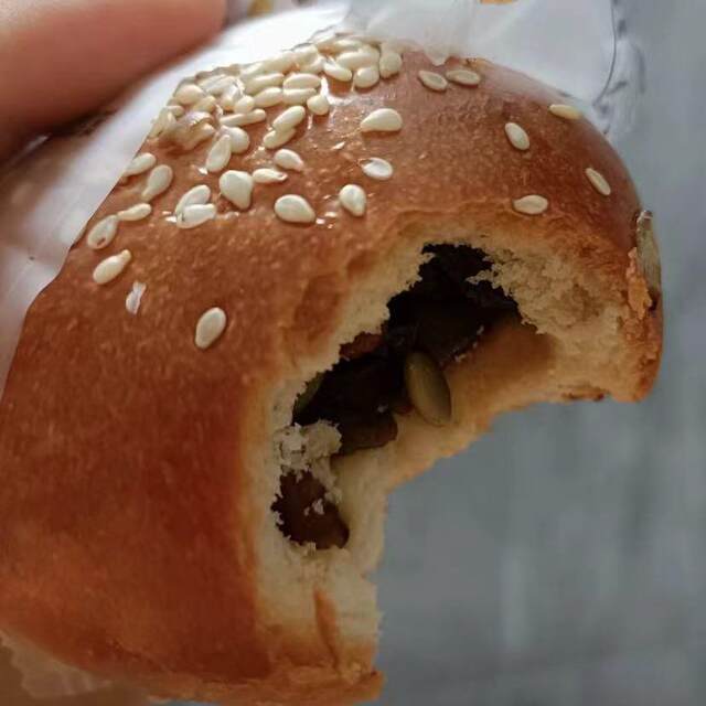 Newly Produced Xinjiang Handmade Nut-Filled Naan, Nutritious Nut Sweet Naan, Individually Packaged, Crispy Texture, Rich Filling