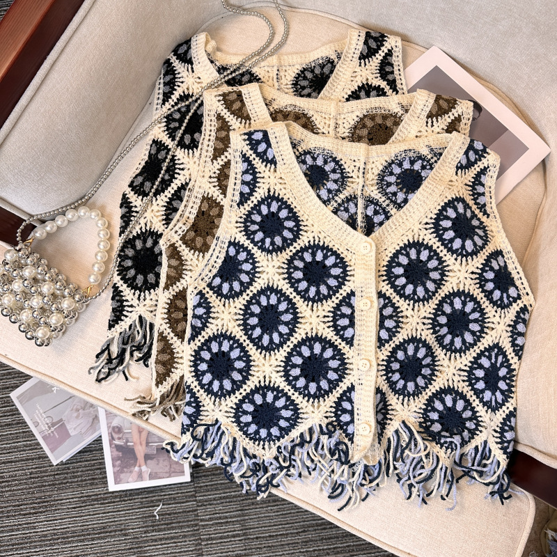 Real Shot of 2023 Summer New Style Bohemian Tassel Vest Knitted Hollow Embroidery Vest Cardigan Short Style Real Shot of 2023 Summer New Style Bohemian Tassel Vest Knitted Hollow Embroidery Vest Cardigan Short Style