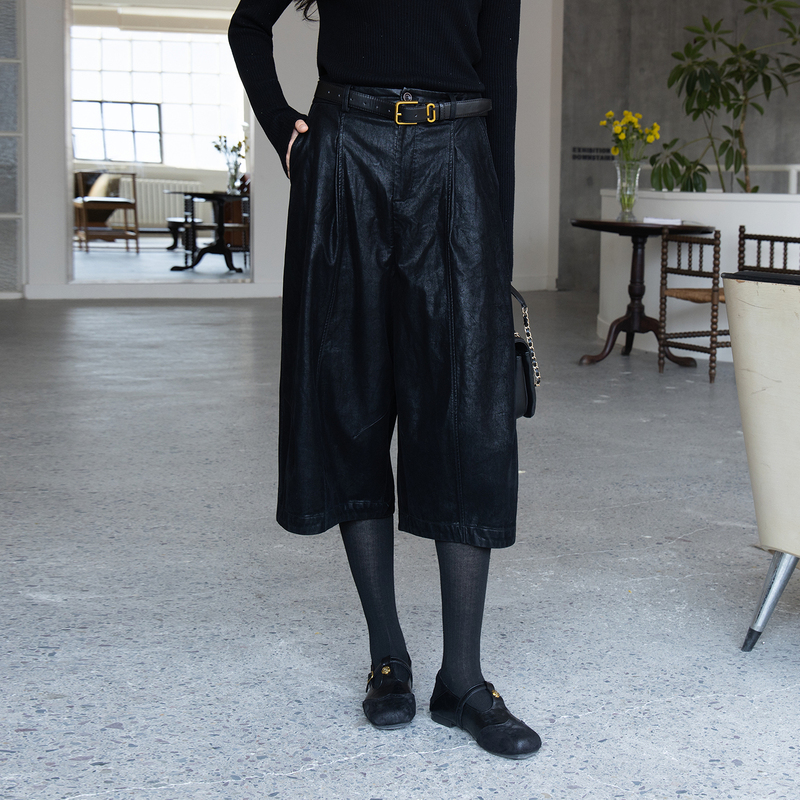 Me Lao Yang's Clothing [Elegant Leather Pants (with Belt)] Oil-Waxed Leather Material, Tailored to Cover the Hips, Three-Quarter Length Pants