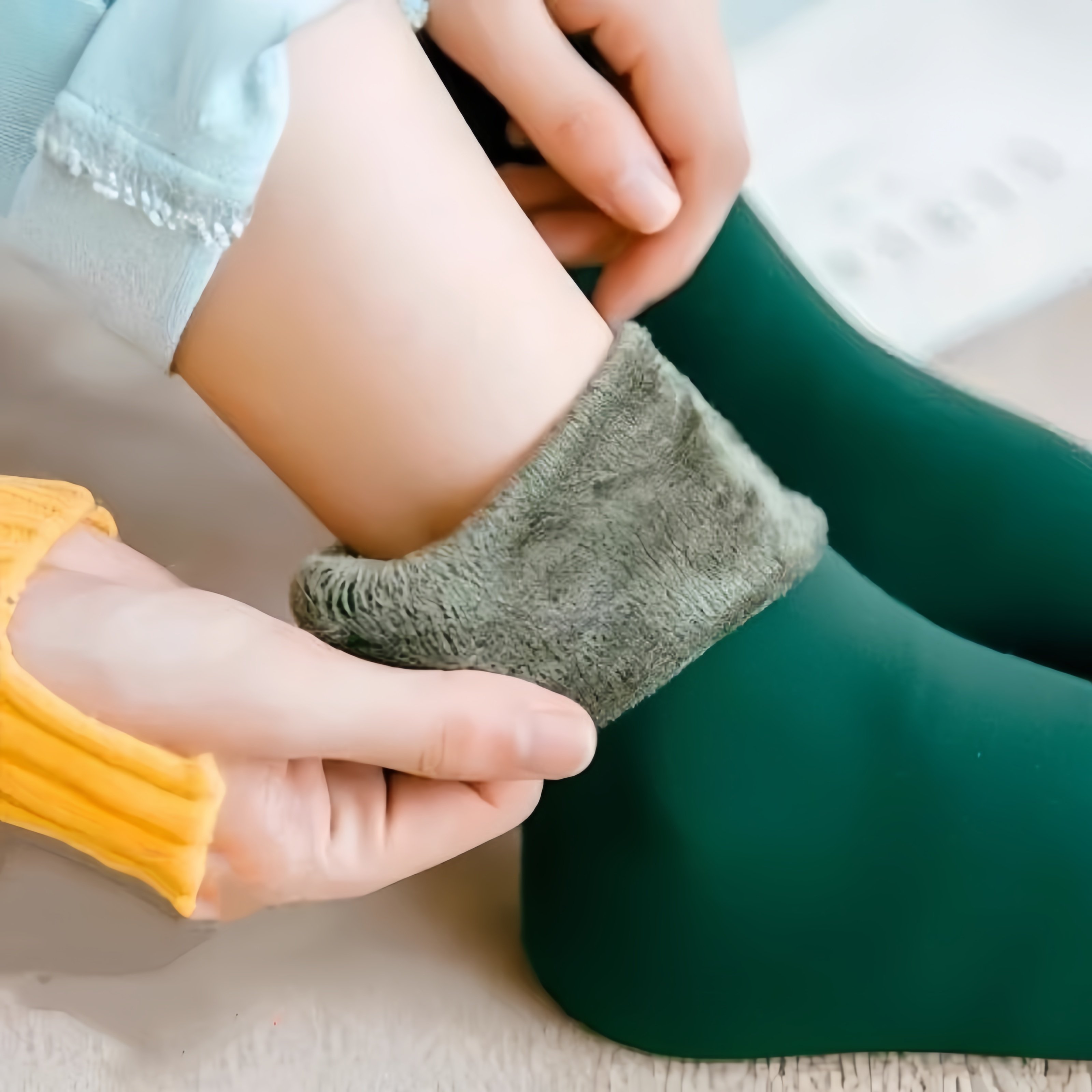 男女兼用のスノーソックス。冬用フリース裏地付きで厚手。素足に最適。暖かく防寒性に優れています。フロアソックス、マタニティソックス、ふくらはぎ丈。