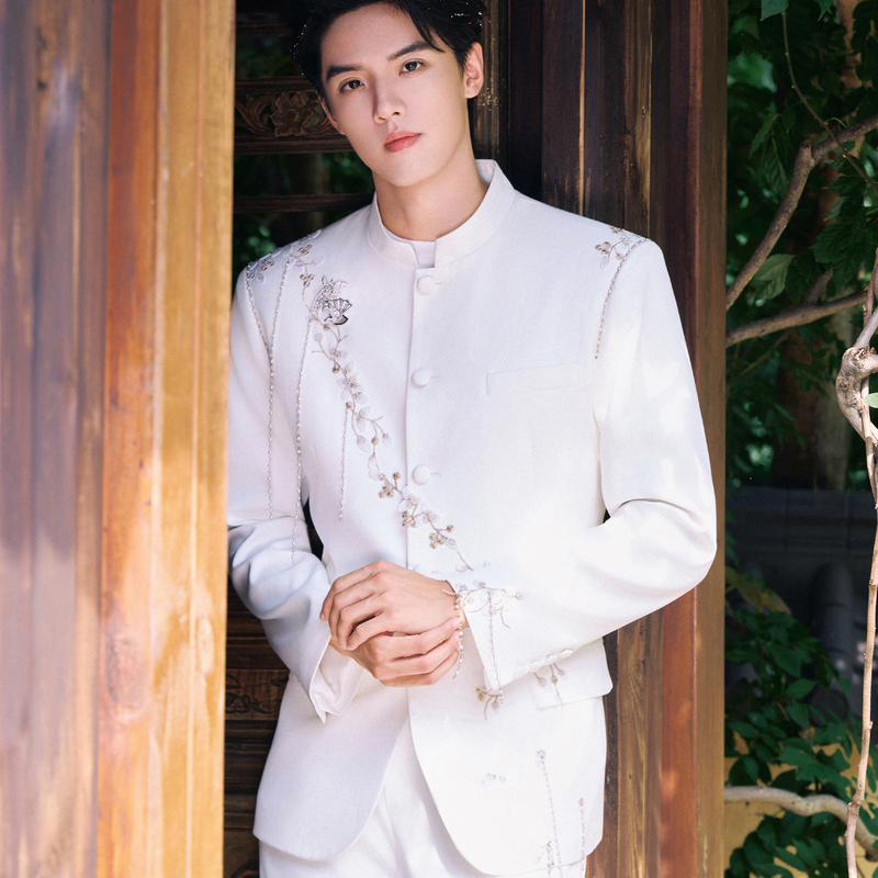 Celebrity-Inspired New Chinese-Style White Stand-Up Collar Suit for Men, National Style Embroidered Tassel Host Stage Performance Dress Celebrity-Inspired New Chinese-Style White Stand-Up Collar Suit for Men, National Style Embroidered Tassel Host Stage Performance Dress