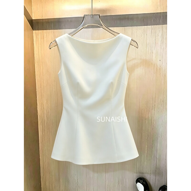 Light Luxury and High-End White Round-Neck Sleeveless Shirt for Women, Summer Thin Style, Waist-Cinching, Slimming, Simple Commuter Vest Top Light Luxury and High-End White Round-Neck Sleeveless Shirt for Women, Summer Thin Style, Waist-Cinching, Slimming, Simple Commuter Vest Top