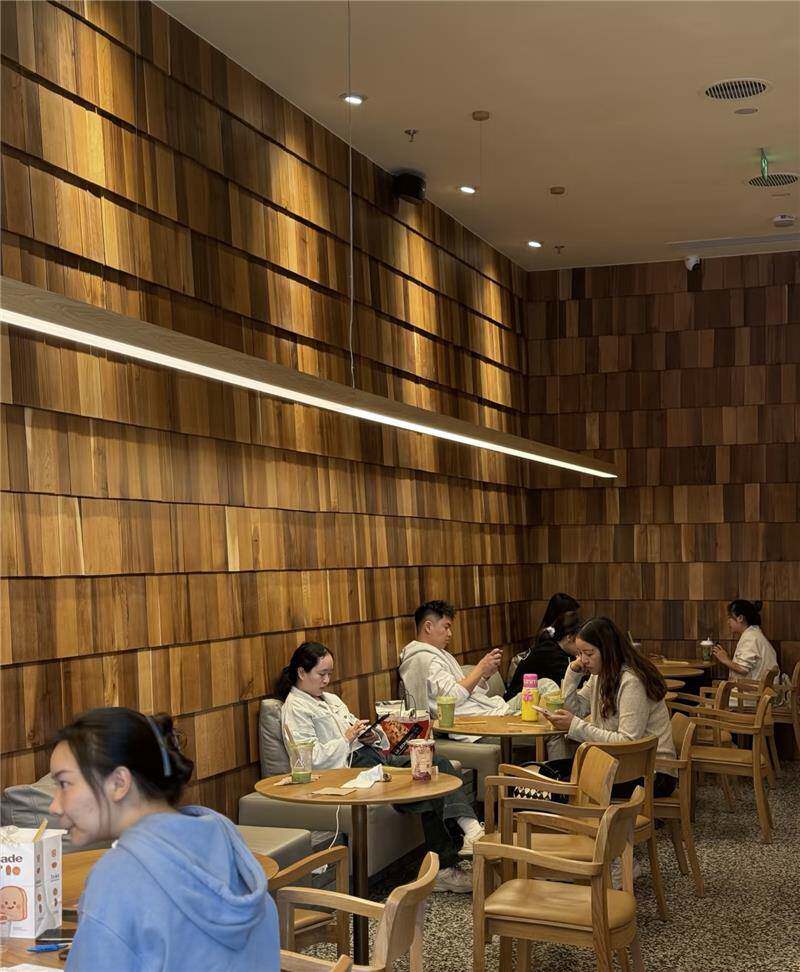 Деревянные панели/деревянные панели 老铁杉木户外木瓦片餐饮门头门招牌风化老木板民宿外墙板装饰护墙