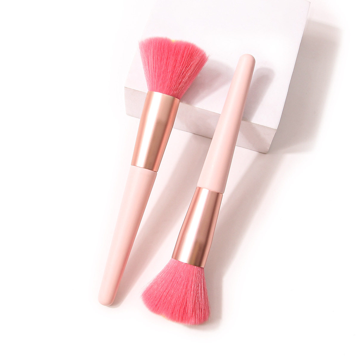 让化妆变得像做甜点一样甜蜜！这款粉色高颜值化妆刷套装真的太适合我们这些爱美的小仙女啦_化妆刷_淘宝美妆网, image size:1200x1200