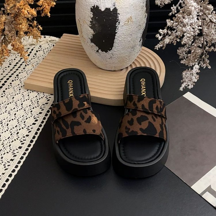 Platform Sole Flip-Flops for Women, Suitable for Outdoor Wear, 2026 Summer New Style, Thick-Soled, Non-Slip, Versatile, Leopard Print Sandals to Match with Skirts Platform Sole Flip-Flops for Women, Suitable for Outdoor Wear, 2026 Summer New Style, Thick-Soled, Non-Slip, Versatile, Leopard Print Sandals to Match with Skirts