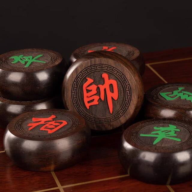 Chinese Chess Set with Board, Made of Redwood, Suitable for Children and Adults, High-End Portable Red Rosewood Chess Pieces, Ideal for Gift-Giving