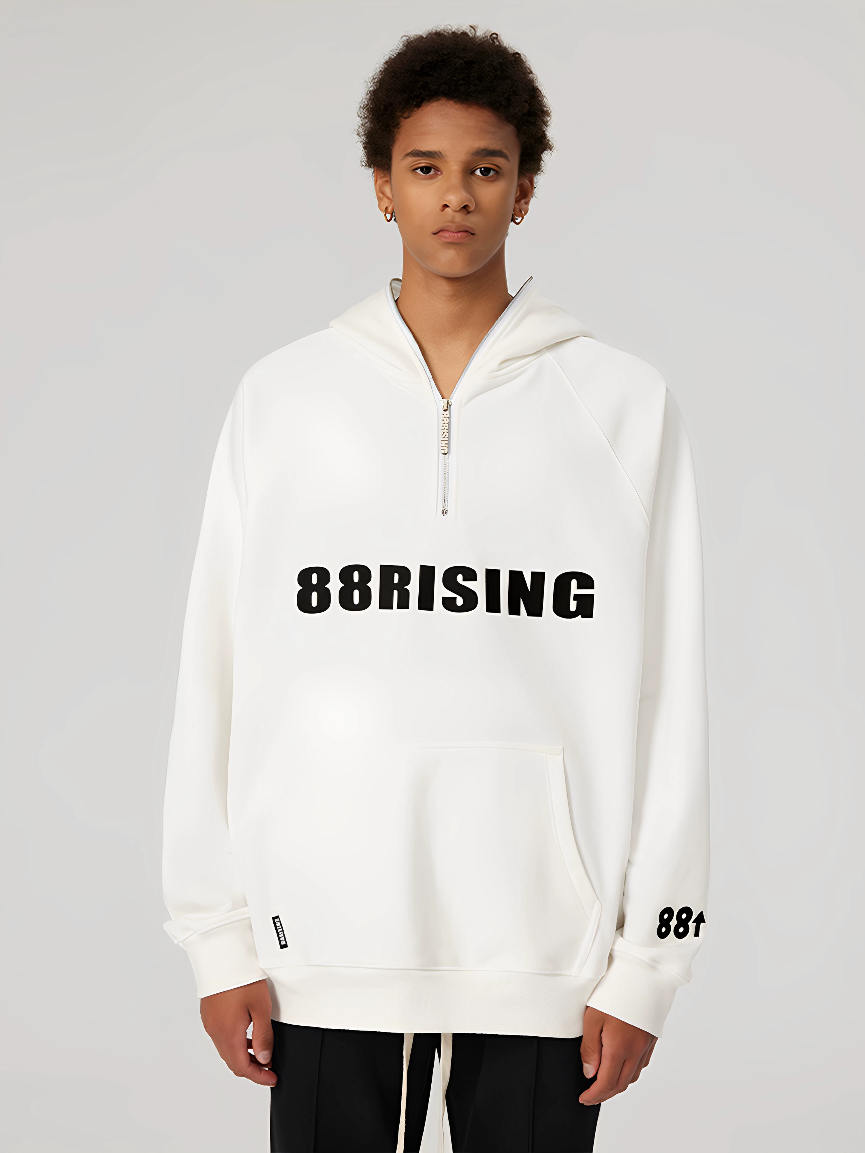 [十八升88Rising纯色半拉炼字母标志厚板胶印连帽套头运动衫的男人和女人]