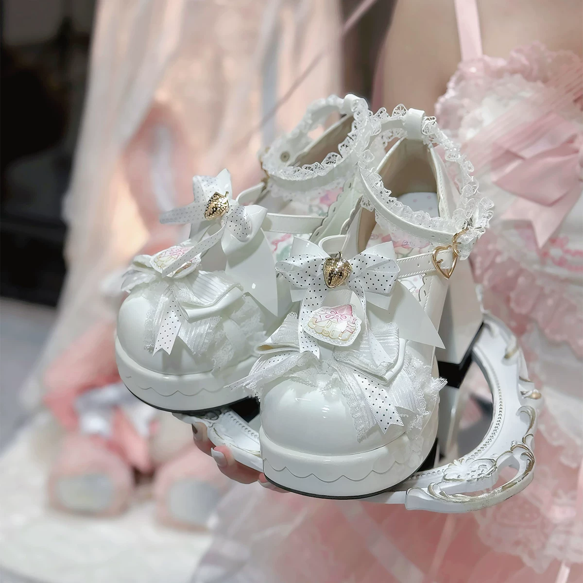 Настоящие милые клубнички с бантом, стиль Lolita