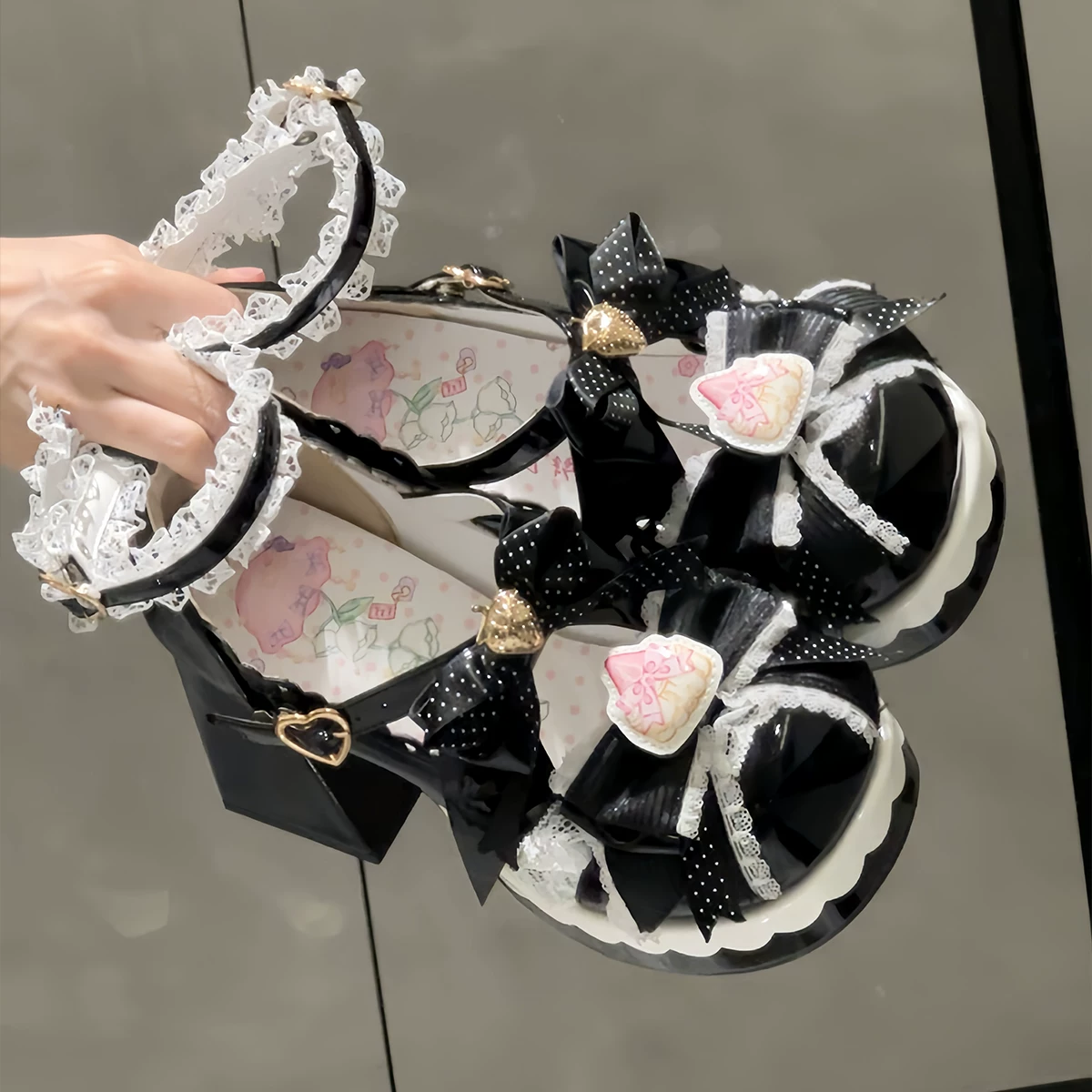 Настоящие милые клубнички с бантом, стиль Lolita