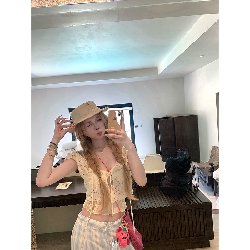 Ceezzzi ■ Showa Jenny Puff Sleeve Hollow-Out Shirt Women's Lace Mesh Design Camisole Two-Piece Set Ceezzzi ■ Showa Jenny Puff Sleeve Hollow-Out Shirt Women's Lace Mesh Design Camisole Two-Piece Set