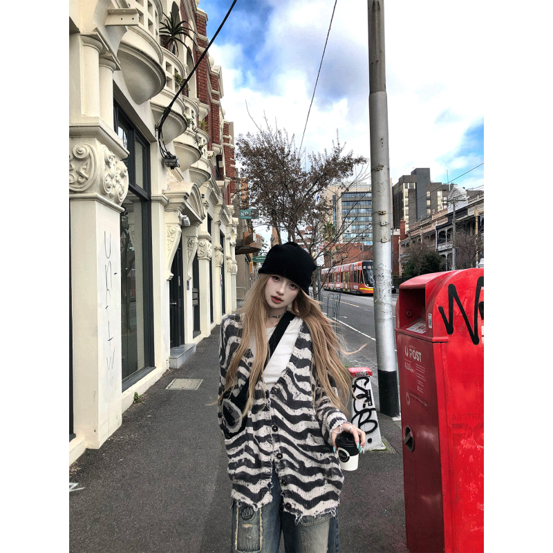Ceezzzi ◆ Graffiti Zebra Pattern Thick Yarn Ripped Knit Cardigan Women's Design Loose Sweater Jacket Ceezzzi ◆ Graffiti Zebra Pattern Thick Yarn Ripped Knit Cardigan Women's Design Loose Sweater Jacket