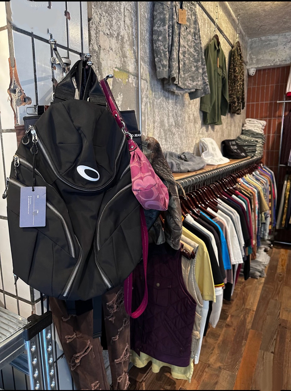 Second-Hand Vintage Niche American Retro Large-Capacity Vintage Backpack, Suitable for Sports, Leisure, Commuting, and Versatile Use