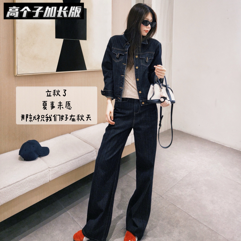Autumn Denim Outfit for Tall Women: Stylish Slim-Fit Wide-Leg Jeans and a Long Denim Jacket in Natural Cowhide Color
