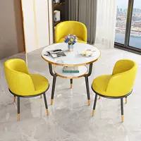 Желтый глянцевый кожаный стол и три стула