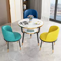 3-цветная кожа, один стол и три стула.