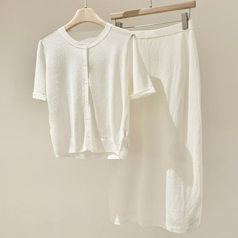 Xiaohe Original! Herbalife Yarn~ White Plain Linen Suit Knitted Short-Sleeved Cardigan + Seamless Skirt Xiaohe Original! Herbalife Yarn~ White Plain Linen Suit Knitted Short-Sleeved Cardigan + Seamless Skirt