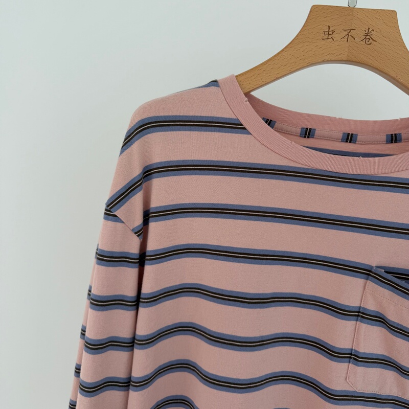 Relaxed and Youthful! Comes with a Soft Light Filter P~ Small Label Pink Striped Long-Sleeved T-Shirt 26 Autumn New Style Relaxed and Youthful! Comes with a Soft Light Filter P~ Small Label Pink Striped Long-Sleeved T-Shirt 26 Autumn New Style