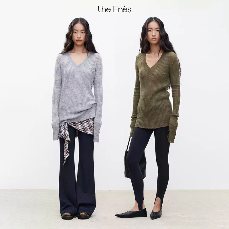 The Enes Boutique Lazy V-Neck Slim-Fit Slimming Knitted Base Shirt for Women, Autumn and Winter Simple Casual Top The Enes Boutique Lazy V-Neck Slim-Fit Slimming Knitted Base Shirt for Women, Autumn and Winter Simple Casual Top