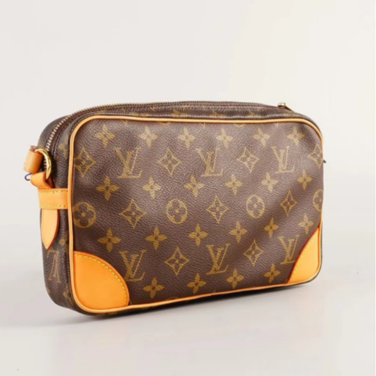 Lv Louis Vuitton High-End Luxury Brand 95% New Monogram Horizontal Version 22 Camera Clutch Bag Second-Hand Wz
