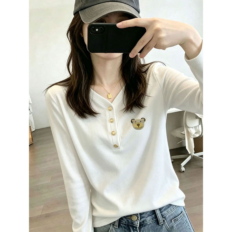 2026 New Button-Up White Long-Sleeve T-Shirt for Women, V-Neck Design, Korean Style, Age-Reducing Top, Base Shirt for Commuting Wear