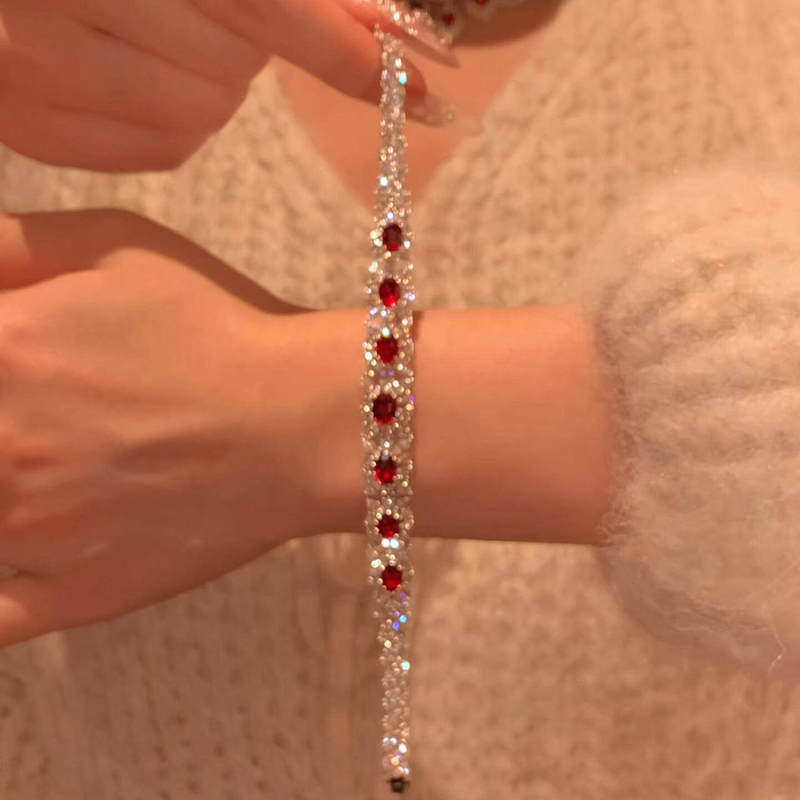 【Luxury Evening】Light Luxury, High-End Feel, Heavily Inlaid with Red Zircon Bracelet for Women, Enhances Complexion, High-End Jewelry for Women