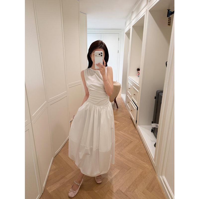 Multimath Little Ding Baoli/ Little Black Dress/ Slim-Fitting Design with a Waist-Cinching Effect, Long Sleeveless Dress for Women Multimath Little Ding Baoli/ Little Black Dress/ Slim-Fitting Design with a Waist-Cinching Effect, Long Sleeveless Dress for Women
