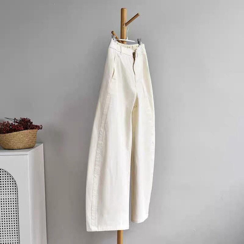 Designed to Make You Look Slimmer, This Long-Staple Cotton Scimitar Jeans Can Be Considered a Special Offer